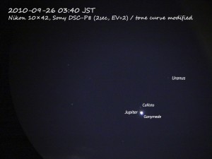 双眼鏡ごしの木星と天王星（2010-09-26）